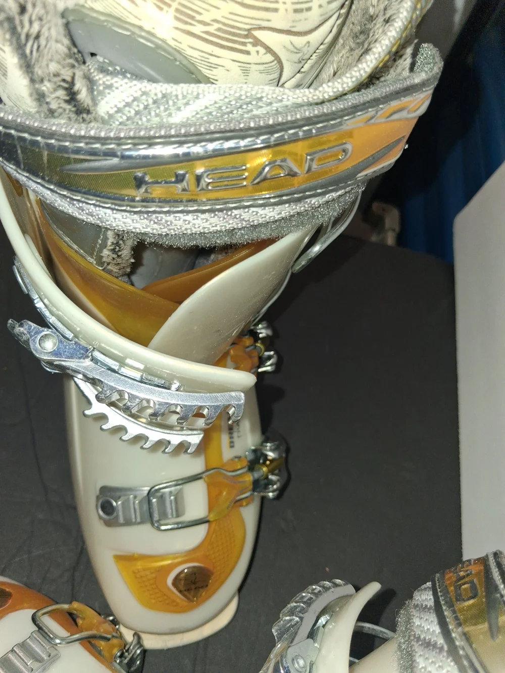 HEAD DREAM 10 THANG SKI BOOTS WOMEN SIZE 24- 24.5/8us
